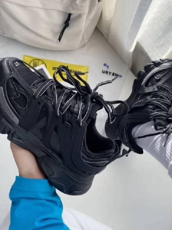 FlexElevate Unisex Retro Running Shoes